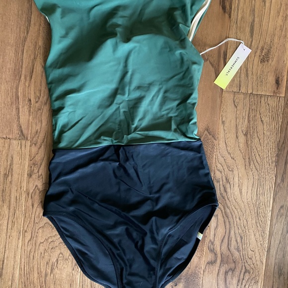 Summer salt one piece bathing suit, size 4 - Picture 3 of 4